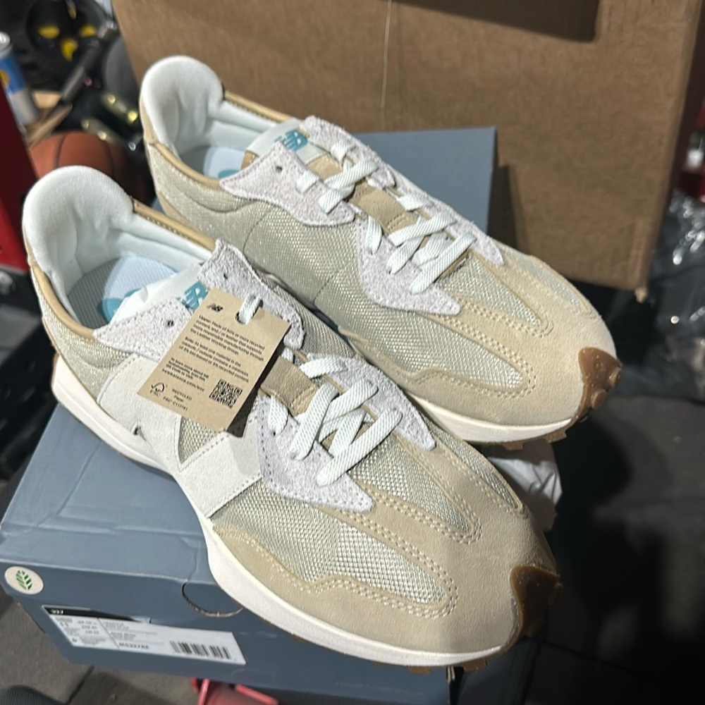 New Balance 327
